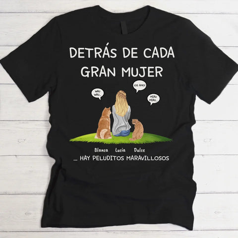 Detrás de cada mujer - Camiseta personalizada - Featured Image