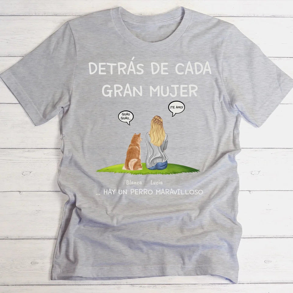 Detrás de cada mujer - Camiseta personalizada