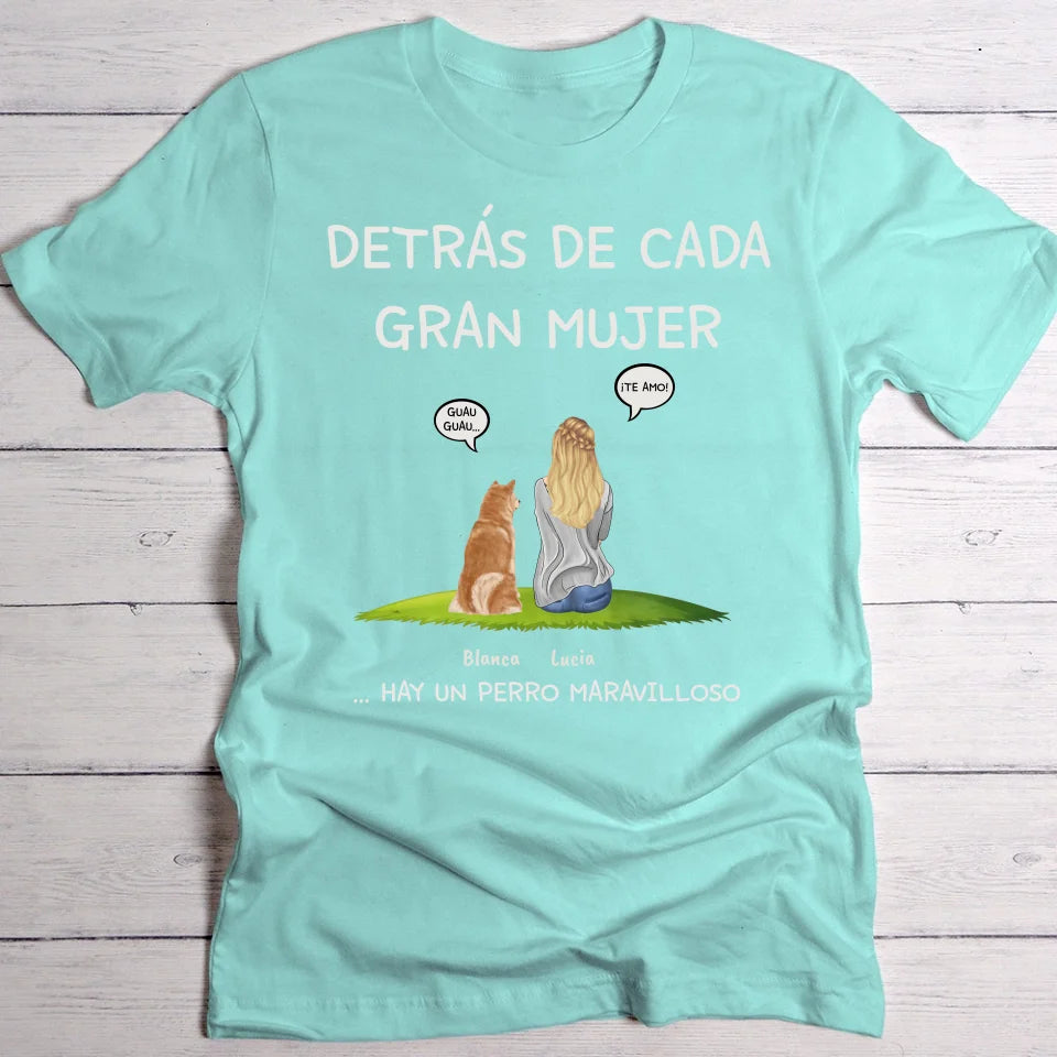 Detrás de cada mujer - Camiseta personalizada